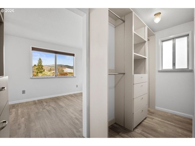 3905 CARNES Rd, Roseburg, OR 97471