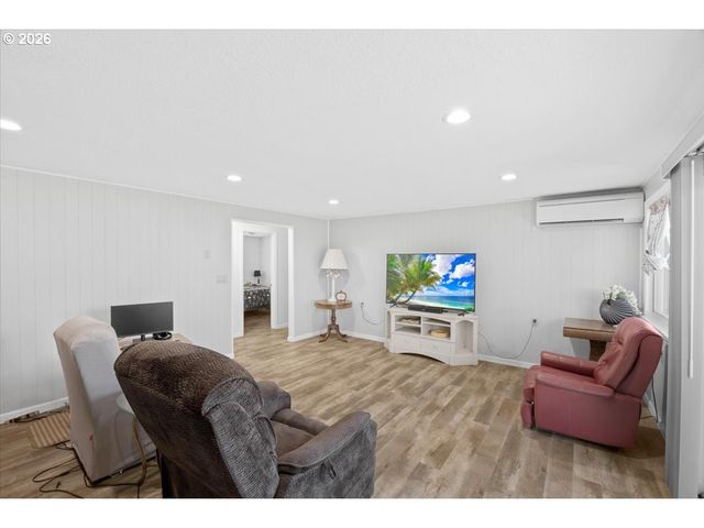 3905 CARNES Rd, Roseburg, OR 97471