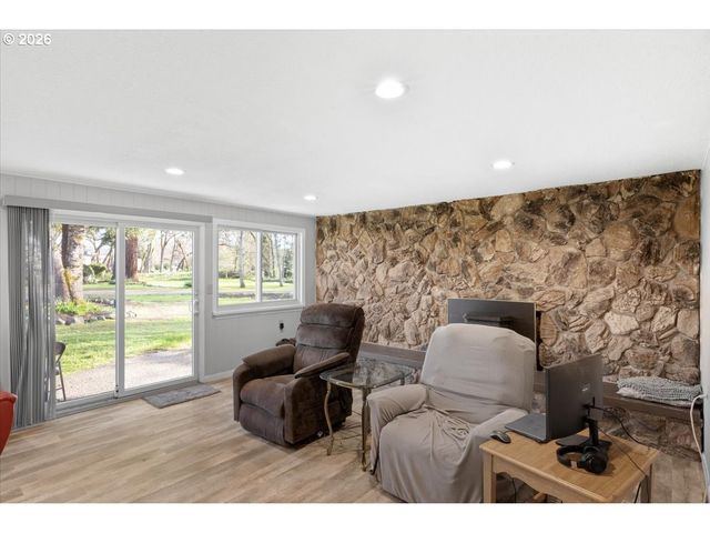 3905 CARNES Rd, Roseburg, OR 97471