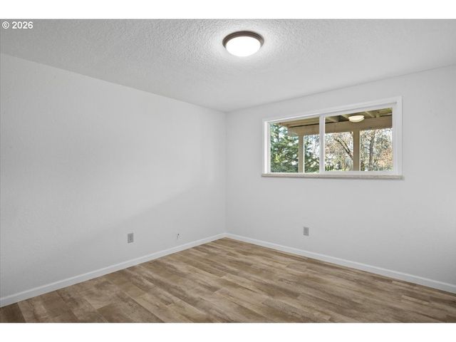 3905 CARNES Rd, Roseburg, OR 97471