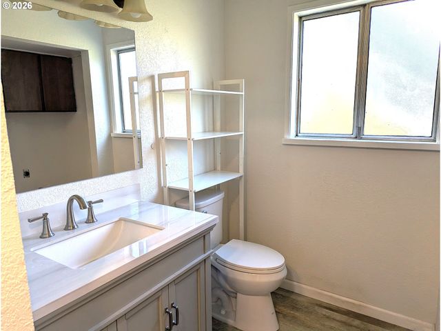 3905 CARNES Rd, Roseburg, OR 97471