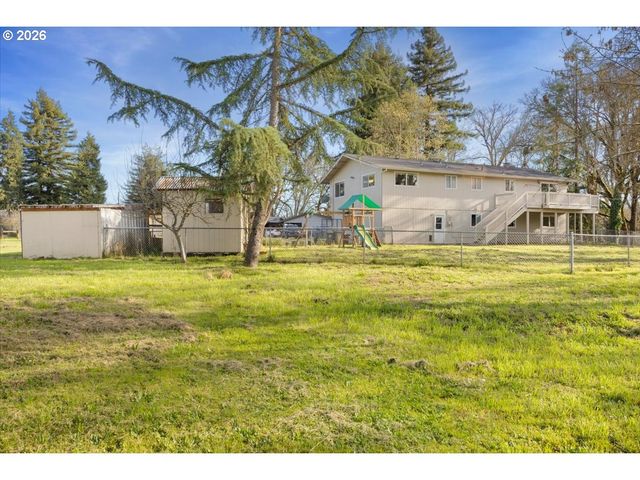 3905 CARNES Rd, Roseburg, OR 97471