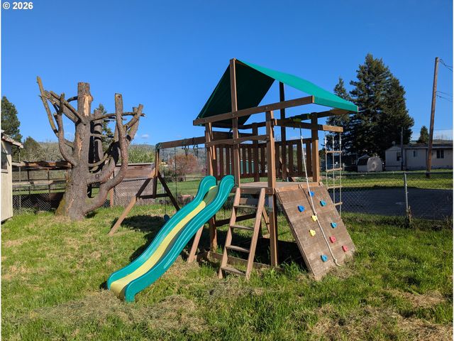 3905 CARNES Rd, Roseburg, OR 97471