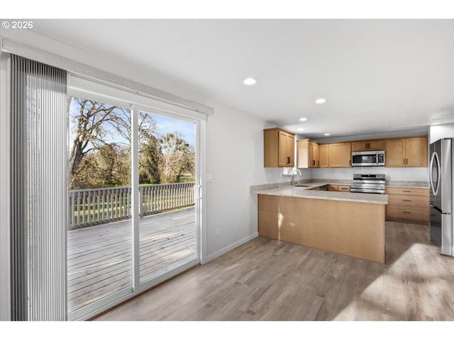 3905 CARNES Rd, Roseburg, OR 97471