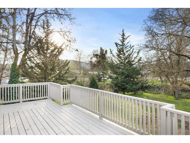 3905 CARNES Rd, Roseburg, OR 97471