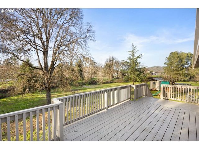 3905 CARNES Rd, Roseburg, OR 97471