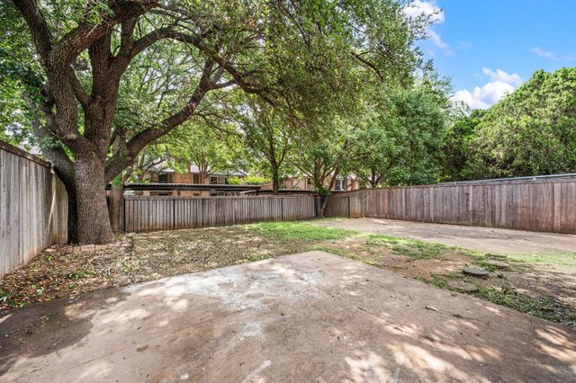802 Rock Creek Drive, Euless, TX 76039