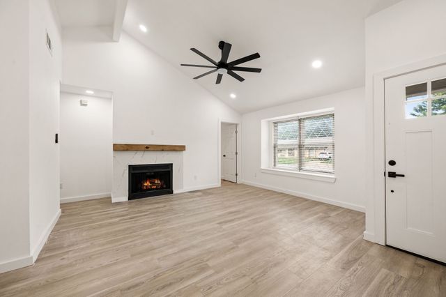 802 Rock Creek Drive, Euless, TX 76039