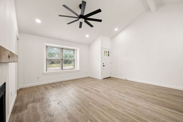 802 Rock Creek Drive, Euless, TX 76039