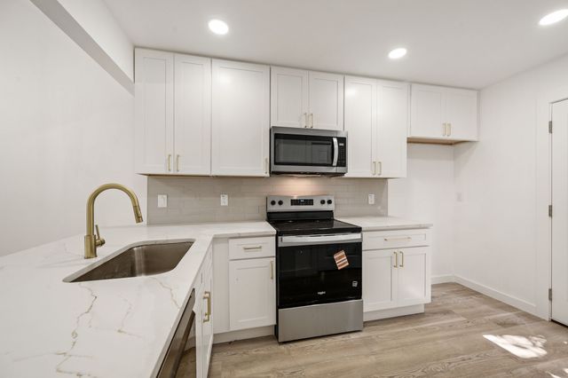 802 Rock Creek Drive, Euless, TX 76039