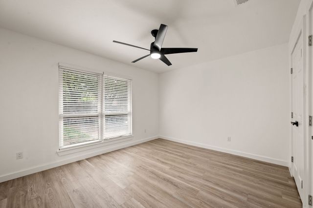 802 Rock Creek Drive, Euless, TX 76039