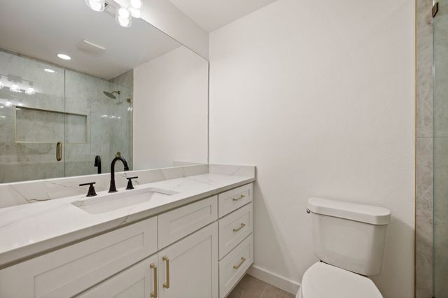 802 Rock Creek Drive, Euless, TX 76039