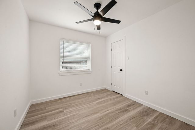 802 Rock Creek Drive, Euless, TX 76039