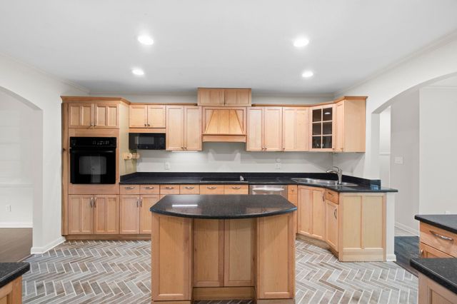 5442 N ROLLING OAKS DR, Memphis, TN 38119