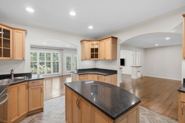 5442 N ROLLING OAKS DR, Memphis, TN 38119