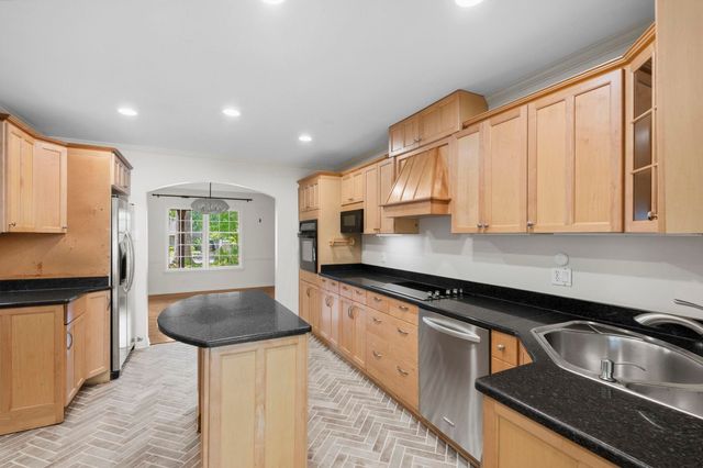 5442 N ROLLING OAKS DR, Memphis, TN 38119