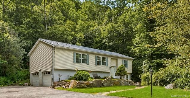 45 Wiccopee Road, Putnam Valley, NY 10579