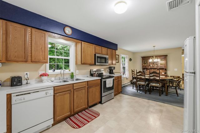 45 Wiccopee Road, Putnam Valley, NY 10579