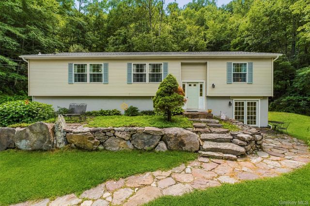 45 Wiccopee Road, Putnam Valley, NY 10579