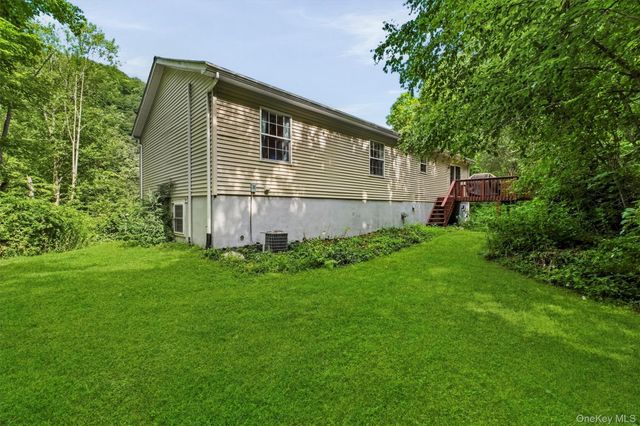 45 Wiccopee Road, Putnam Valley, NY 10579