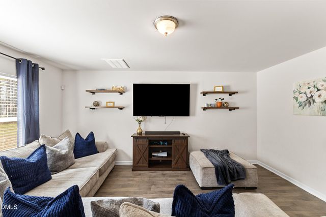 507 E Waycliff Road, Henderson, NC 27537