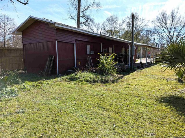 906 E Verna St, Gonzales, LA 70737