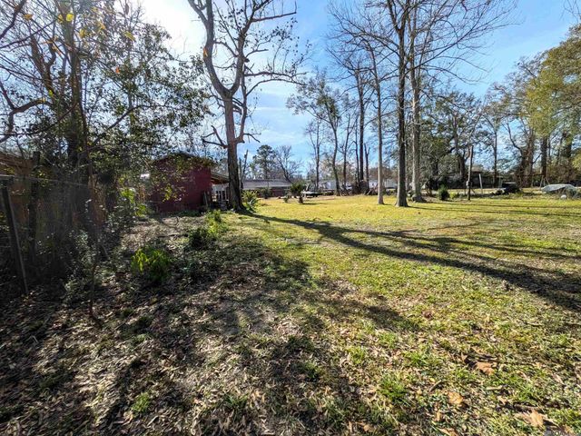 906 E Verna St, Gonzales, LA 70737