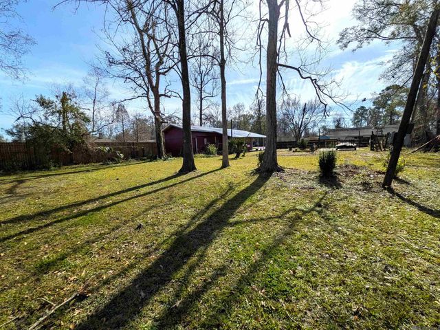 906 E Verna St, Gonzales, LA 70737