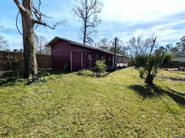 906 E Verna St, Gonzales, LA 70737