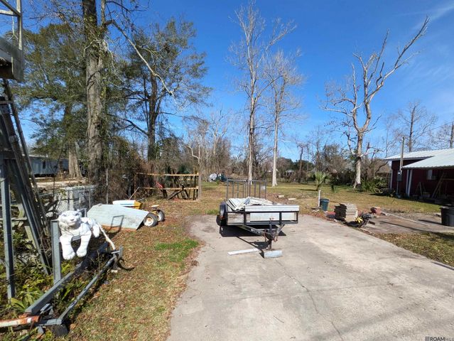 906 E Verna St, Gonzales, LA 70737