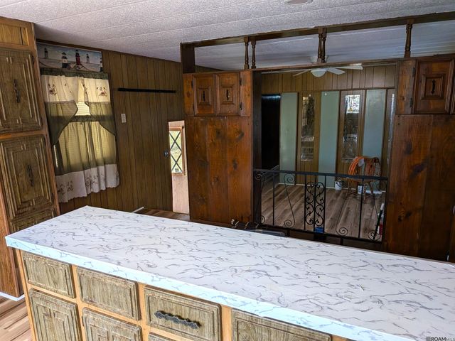 906 E Verna St, Gonzales, LA 70737