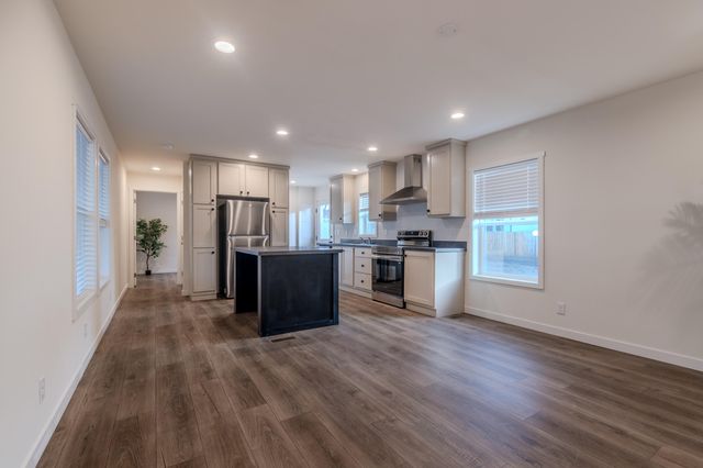 4074 S Pacific Hwy Highway 10, Medford, OR 97501