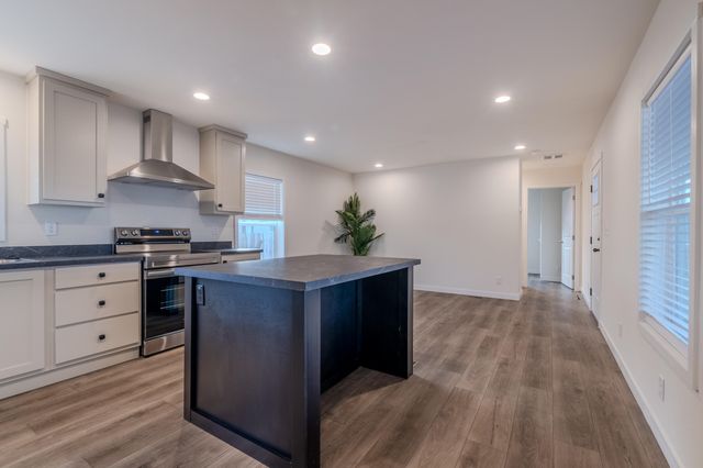 4074 S Pacific Hwy Highway 10, Medford, OR 97501