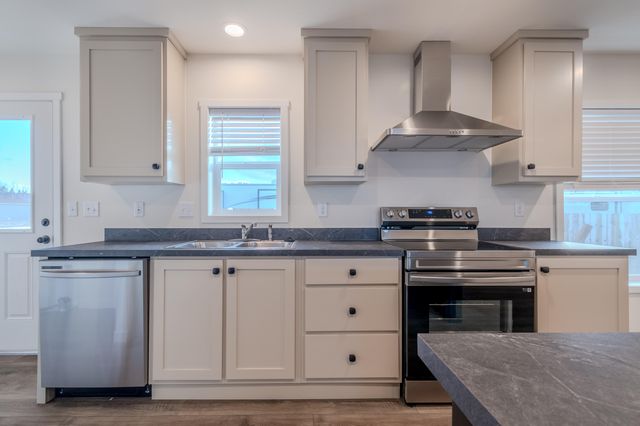 4074 S Pacific Hwy Highway 10, Medford, OR 97501