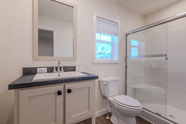 4074 S Pacific Hwy Highway 10, Medford, OR 97501