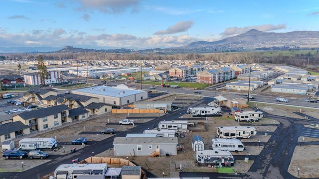 4074 S Pacific Hwy Highway 10, Medford, OR 97501