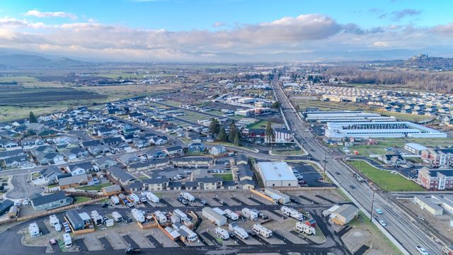 4074 S Pacific Hwy Highway 10, Medford, OR 97501