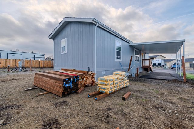 4074 S Pacific Hwy Highway 10, Medford, OR 97501