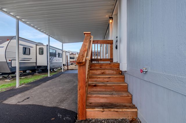 4074 S Pacific Hwy Highway 10, Medford, OR 97501