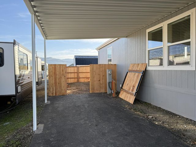 4074 S Pacific Hwy Highway 10, Medford, OR 97501