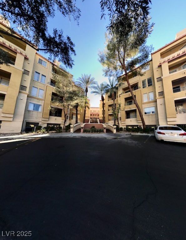 230 East FLAMINGO Road 236, Las Vegas, NV 89169