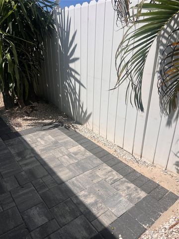 40 82ND AVENUE S Unit `1, Treasure Island, FL 33706