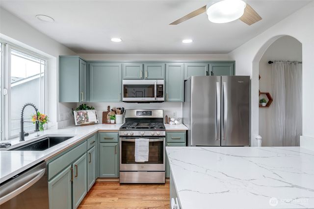 16669 Rainier View Drive SE, Yelm, WA 98597