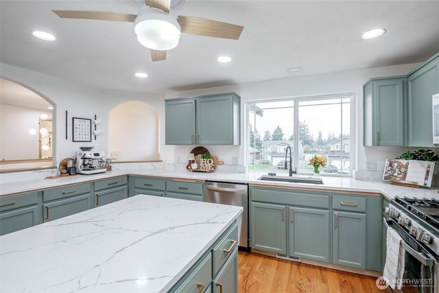 16669 Rainier View Drive SE, Yelm, WA 98597