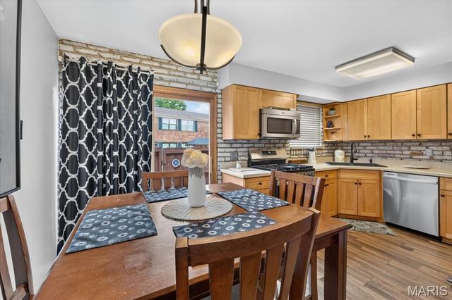 7903 Royal Arms Court, Crestwood, MO 63123