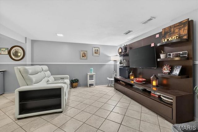 7903 Royal Arms Court, Crestwood, MO 63123