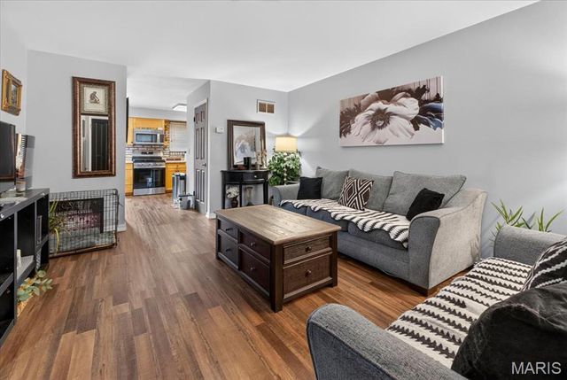 7903 Royal Arms Court, Crestwood, MO 63123