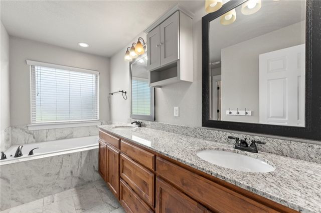 6300 SW Bear Road, Bentonville, AR 72713