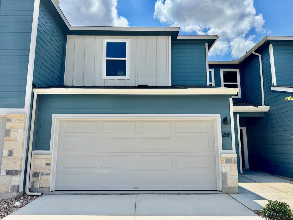 12811 Village Spun PLZ, Buda, TX 78610