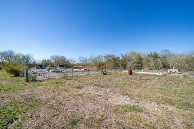 277 S County Road 307, Orange Grove, TX 78372